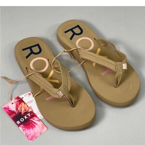 NWT Roxy Beige Flip Flops